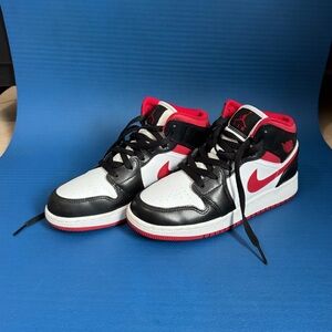Air Jordan 1 Mid sneakers